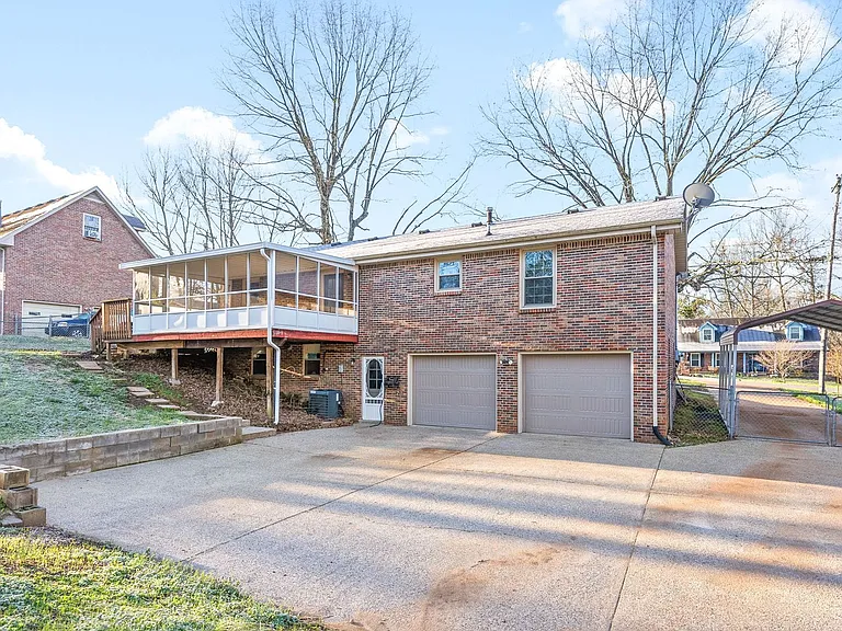 1835 Warren Dr — Photo 31