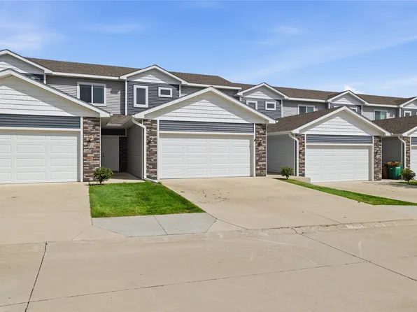 717 Greenwell Pl, Norwalk, IA 50211