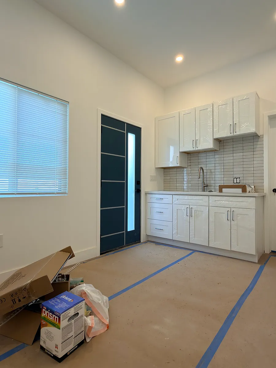 Building Photo - 1018 Cedar Brk #C