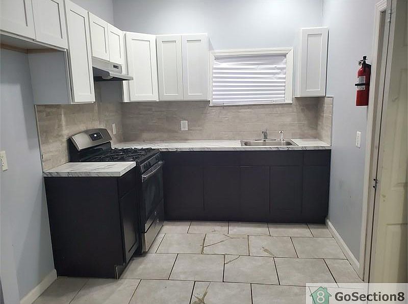 1st image of 356 S 11th St Floor 1