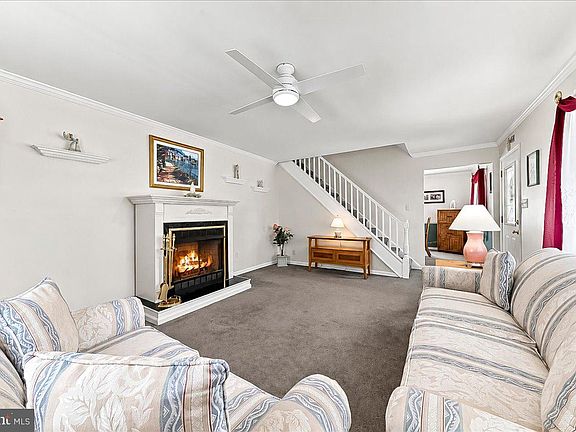 3rd image of 726 Brooke Cir