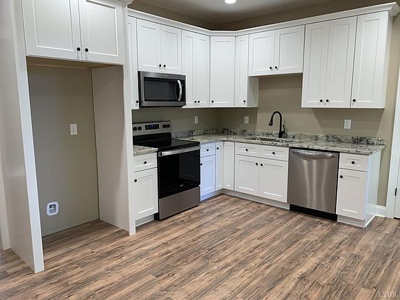 3rd image of 216 Laurel Dr
