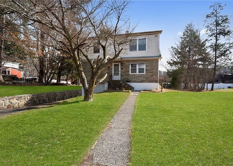 1st image of 9 Crest View Ave