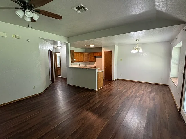 204 S Chanda Ln — Photo 10