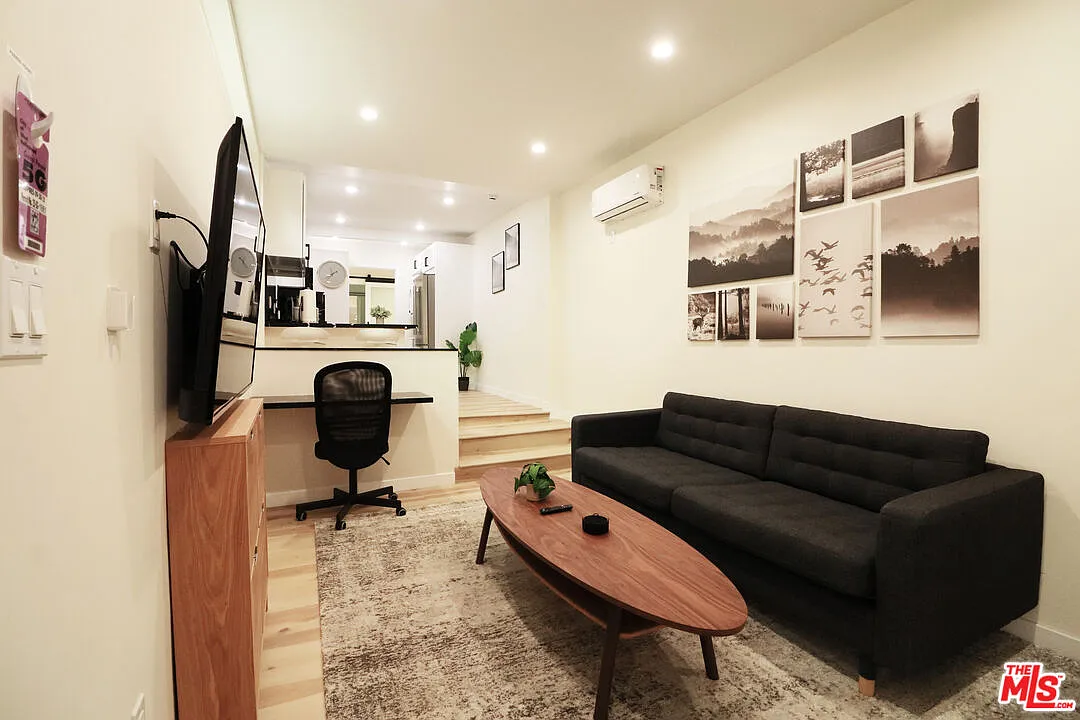 1 bed, 1.0 bath, 600 sqft, $3,450 — Photo 2