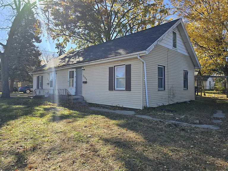 1125 N Barclay St — Photo 1