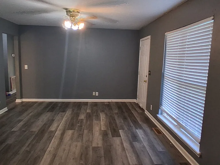 Oak Tree Dr — Photo 5