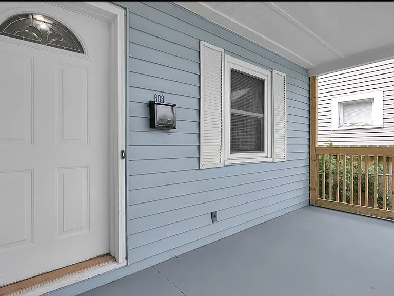 803 E Deshler Ave — Photo 3