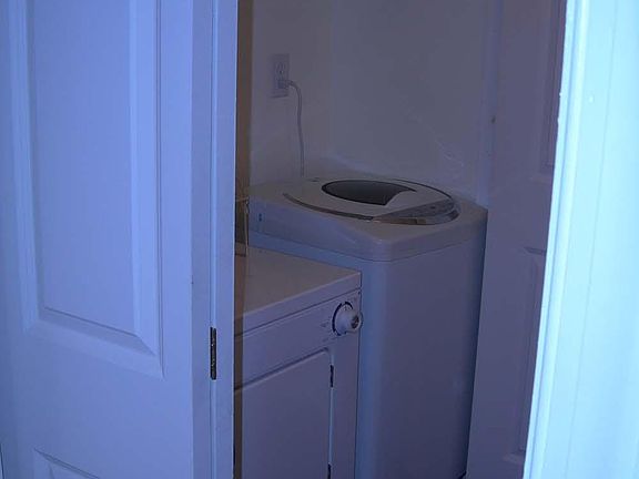 4th image of 2034 Fairmount Ave Floor 3