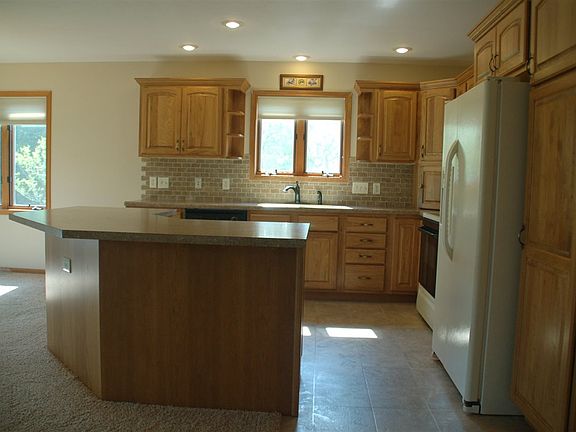 3rd image of 751 Southlawn Ct
