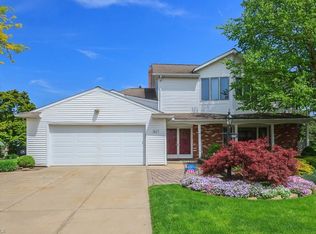 1827 Edenhall Dr, Lyndhurst, OH