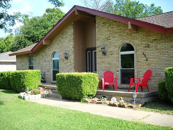 2nd image of 6919 N Lakeview Cir