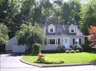 31 Maple Ave, Berkeley Heights, NJ 07922