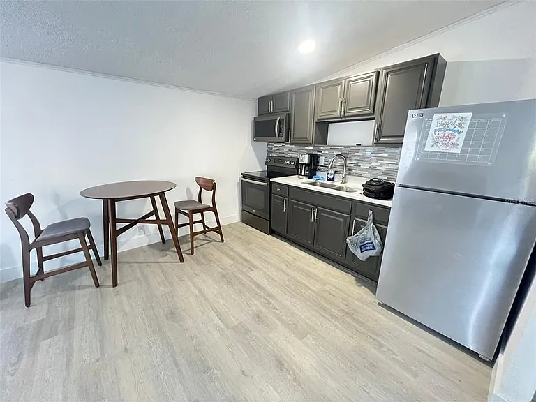 9626 3rd Ave #2 — Photo 2