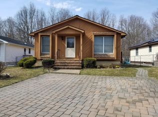 7 Brookview Ln, Manalapan, NJ 07726