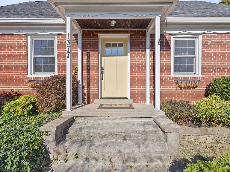 1377 Collinsdale Ave — Photo 34