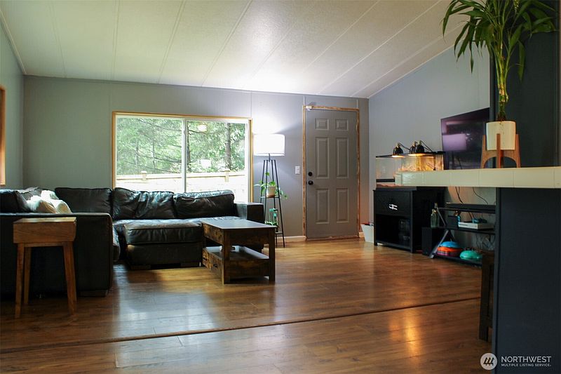 4th image of 521 NE Larson Lake Rd