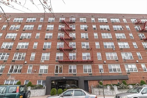 Sold by Corcoran | media 6