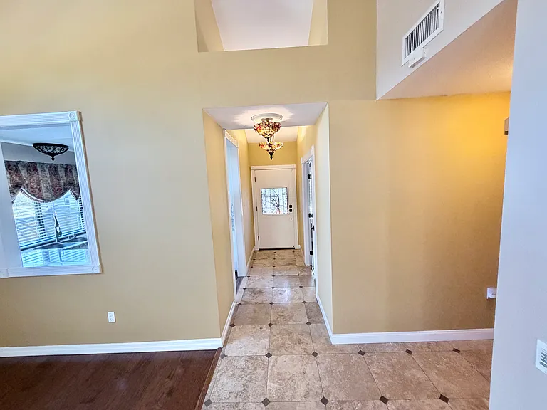 2134 Merlyn Pl — Photo 8