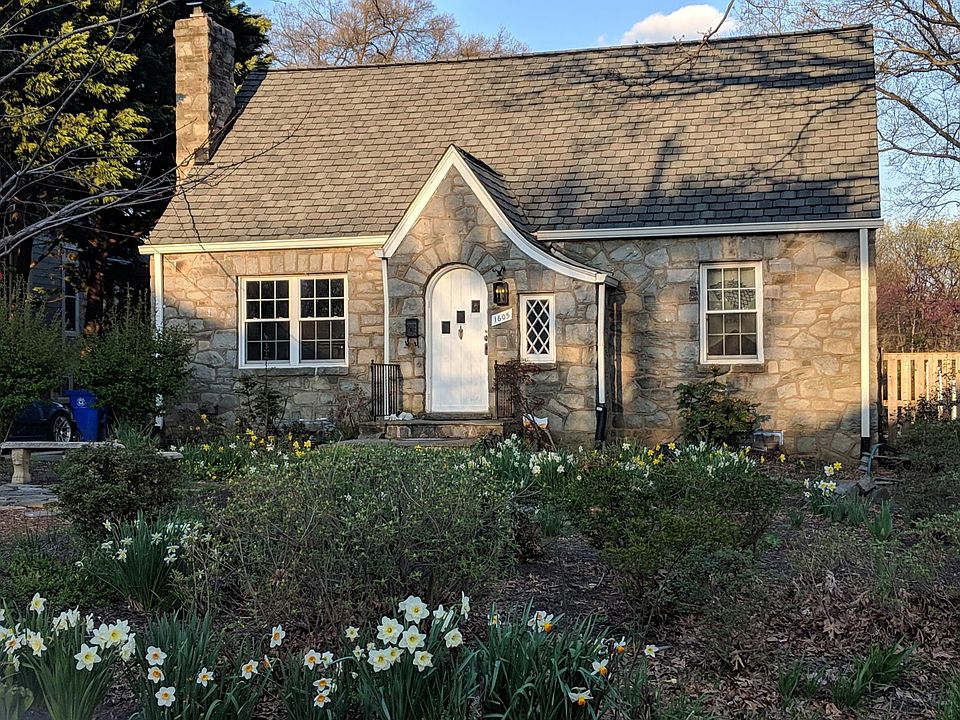 Front of house from the street.