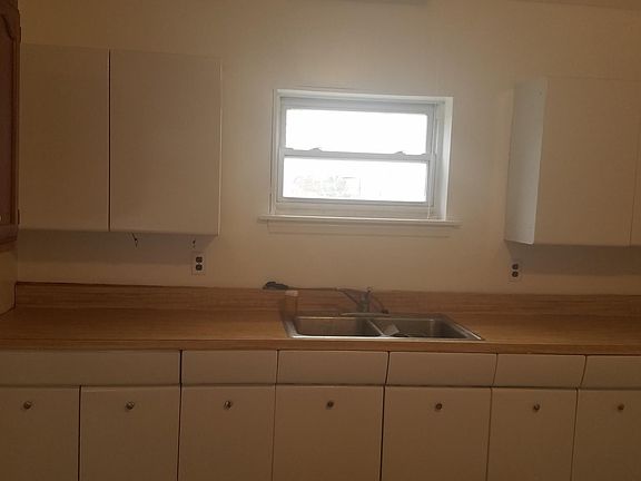 3rd image of 490 Hedrick Ave #B