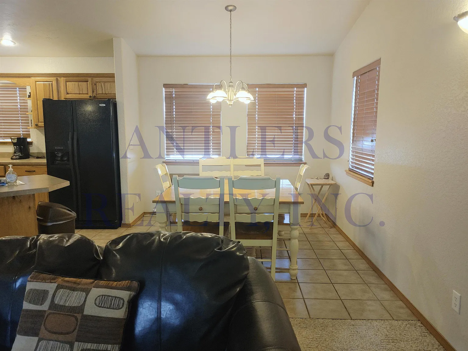 3 bed, 2.0 bath, 1433 sqft, $1,900 — Photo 4