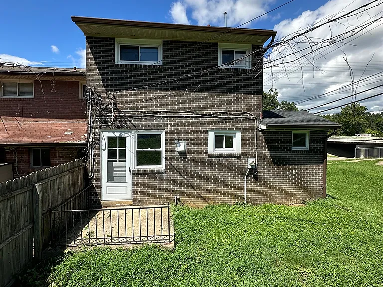 1599 Ingleside Ave — Photo 13