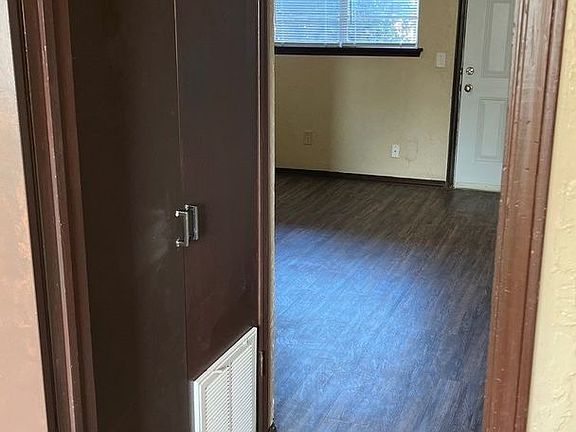 5th image of 7215 N Macarthur Blvd #4