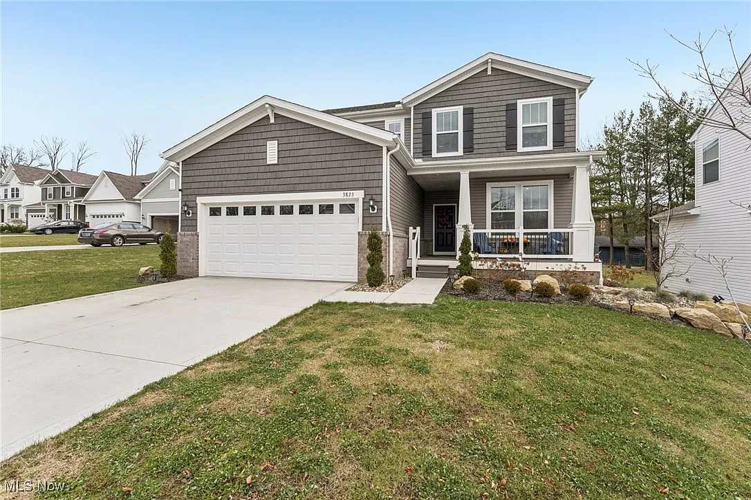 3823 Golden Wood Way photo 1