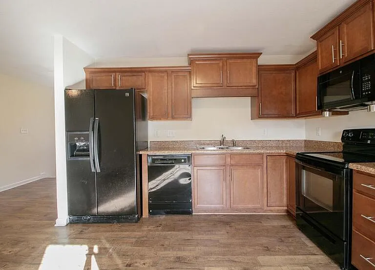 1720C Thistlewood Dr — Photo 5