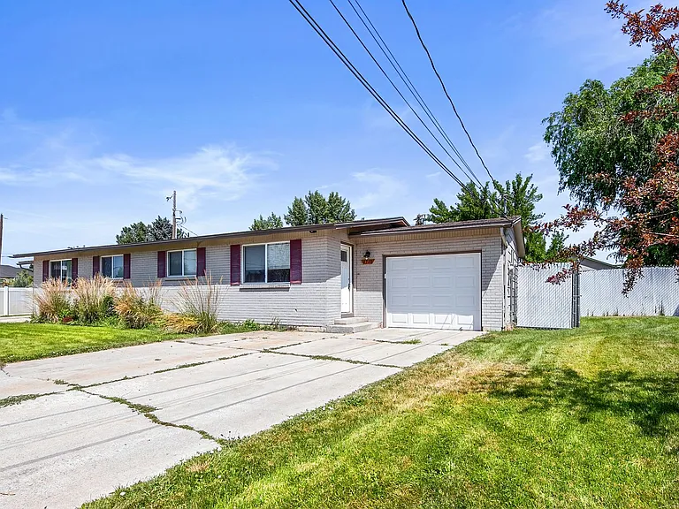 4942 W Targee St — Photo 8