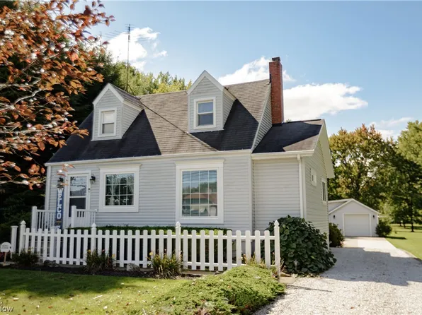 130 Woodland St SW, Hartville, OH 44632