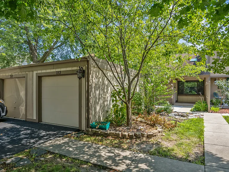 713 Acadia Ct — Photo 1