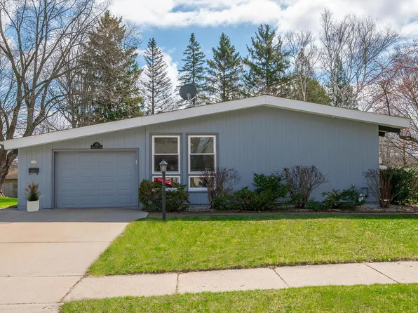 745 Green Tree ROAD, West Bend, WI 53095
