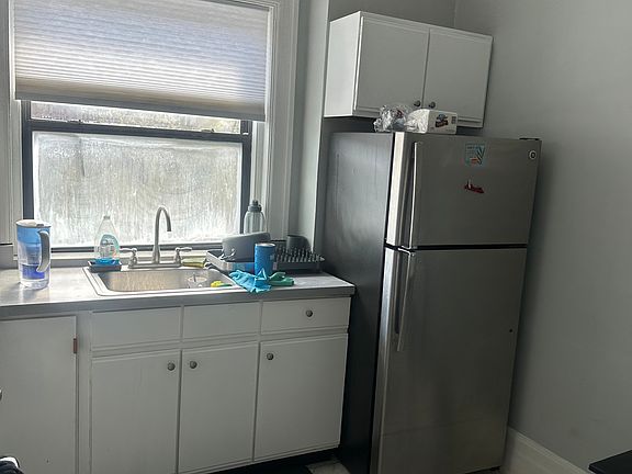 3rd image of 251 S Saint Clair St APT 10