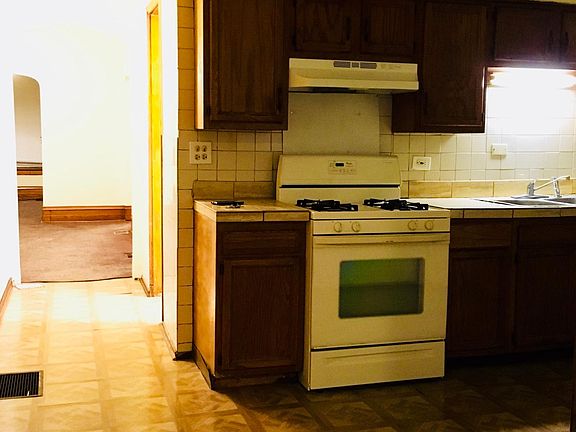 5th image of 11429 S King Dr #1