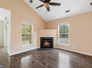25300 Lake Mist Sq UNIT 200, South riding, VA 20152