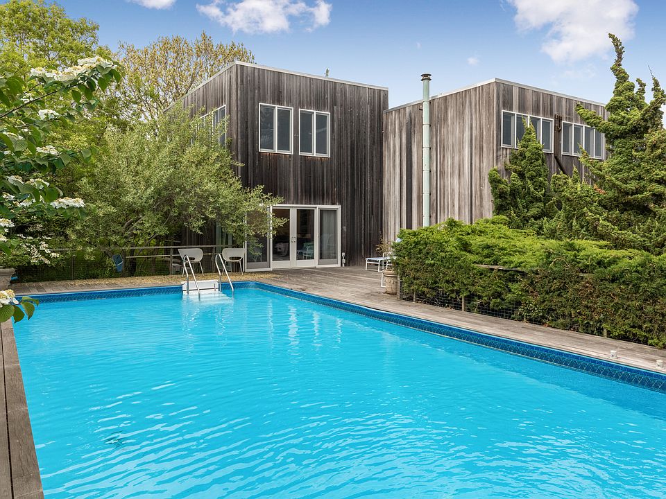 1st image of 4 Seabreeze Way