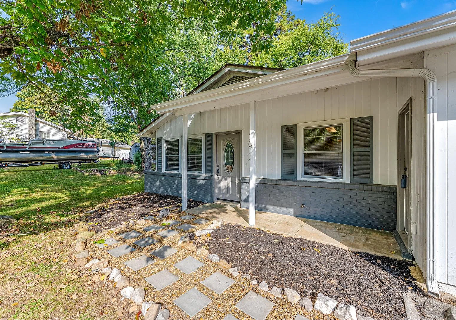 1612 Bradshaw Garden Rd — Photo 4