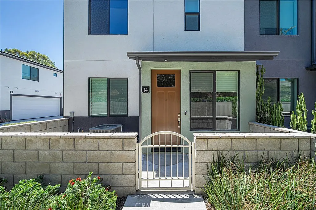 3 bed, 2.5 bath, 1609 sqft, $4,500 — Photo 1