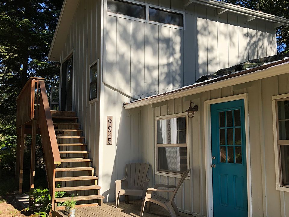 Frond door and porch