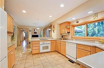 5th image of 1009 W 155th St