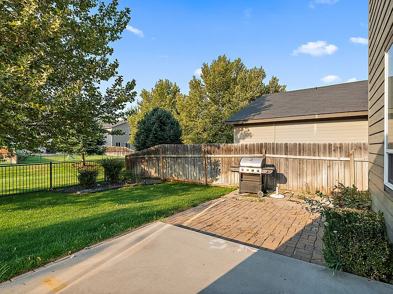 663 W Archerfield St — Photo 34