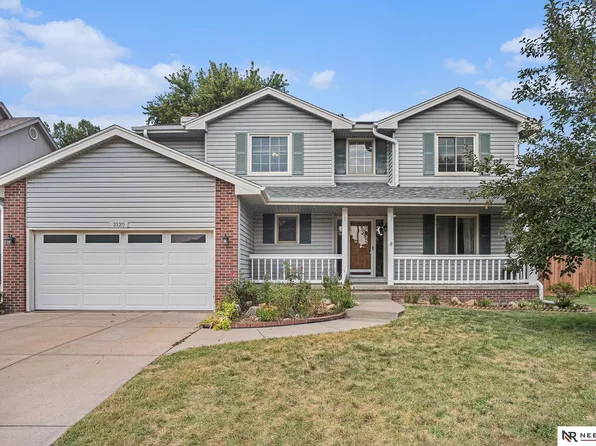 2120 Christine St, Papillion, NE 68133