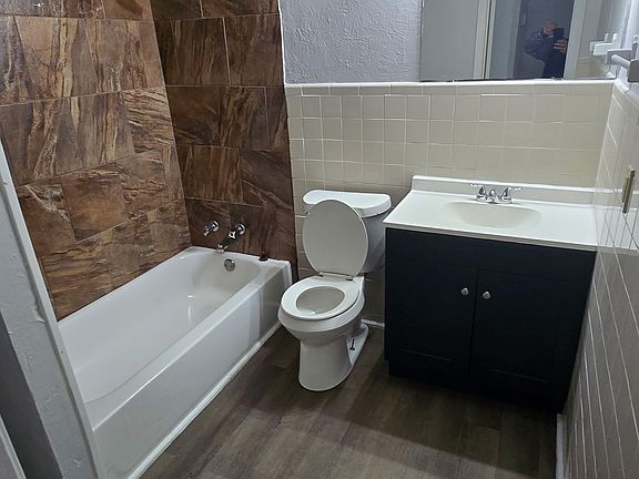 5th image of 590 Prince St #596