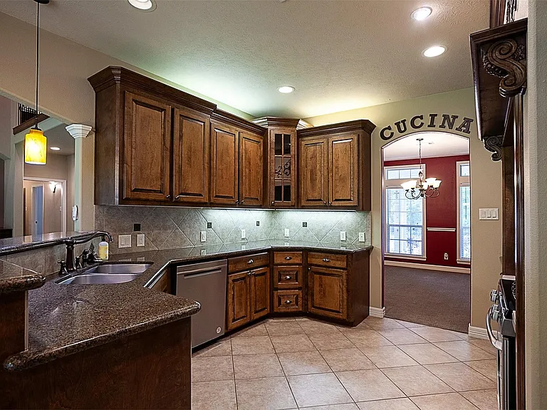 289 Broadmoor Dr — Photo 12