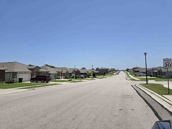 Exterior Neighborhood (street photo)