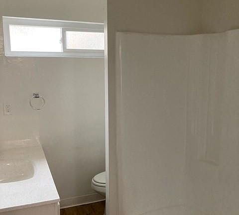 3rd image of 8202 Ashgrove Dr APT 9