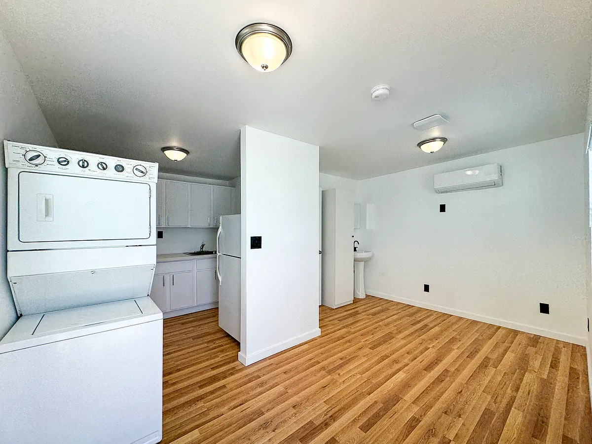 Building Photo - 2506 Lucerne Ave #1/2