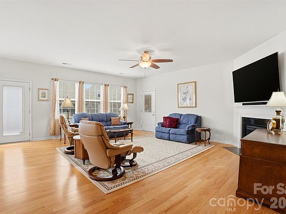 5th image of 4086 Perth Rd